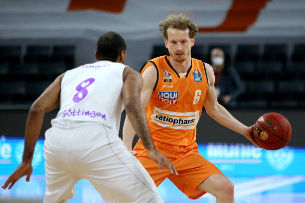 米切尔在外 米切尔在外